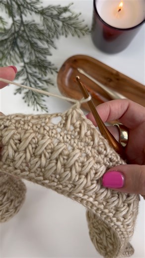 96K views · 444 reactions | Comment ‘Maplewood’ for the links ✨FREE on the blog  Available in US and UK terms  Step by step video tutorials Comment ‘Maplewood’ for the links! #crochetearwarmer #crochetheadband #fallcrochet | Bella Coco Crochet | Facebook