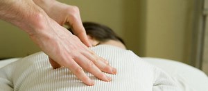 Reiki : tout savoir sur ce soin énergétique japonais - Psychologies.com