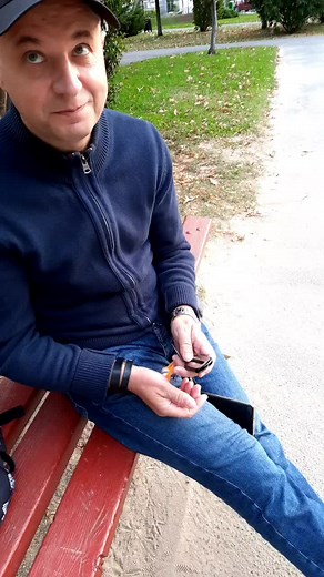 Ochelari pentru citit fără brate. Etui breloc, mereu la indemana. www.opticds.ro #thinoptics