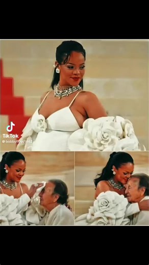 Rhianna bowed down to a red carpet cleaner in 2023 at the Mets Gala after she won her award. After she won the award she didn’t rush back to the dressing room like most, instead when she saw the elderly lady cleaning the red carpet she walked over to her bow, hug her and placed her handkerchief in her hand. The lady wept as the two embraced. Sometimes all it takes is a hug to change someone’s life! We need more Rhianna’s!! #rhianna #love #humanity #hug #change #listenandlearn #africanamerican #b