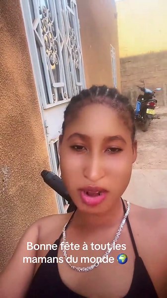 Vidéos de la reine du 11🫶🫶🫶🤍🤍🤍 (@la.reine.du.11) avec son original - la reine du 11🫶🫶🫶🤍🤍🤍