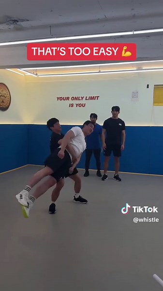 Epic Wrestle Battle: Thrilling Throwdown between Wrestlers