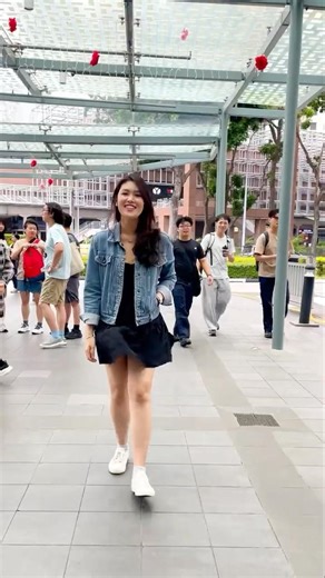 Walk forward… or backward? 👀#trending #reels #tiktoktrend #inshot