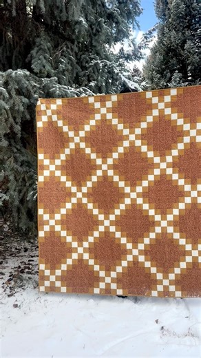 Comment IRISH CHAIN, and I’ll send you the free PDF pattern! And did I mention it is going to pair perfectly with the new Chore Coat pattern that will be releasing next week? Get started on yours now, and it will be ready for the QAL! #doubleirishchain #freequiltpattern | Wellspring Designs