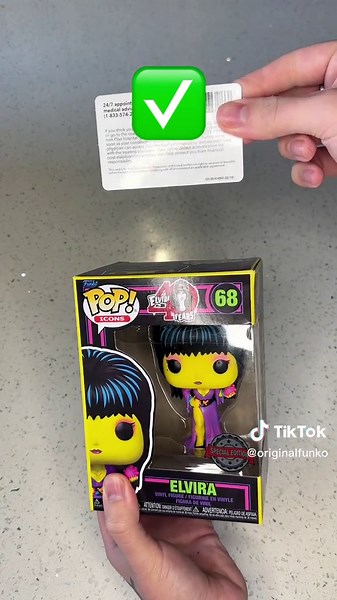 Having trouble unboxing your Funko pop while keeping the box in-tact? Use this life hack to keep your box looking just as good as your new Pop! #funko #POPS #funkopops #funkopopunboxing #unboxingfunkopop #funkopoptips #lifehack
