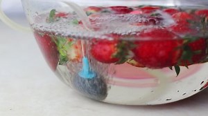 Procesando fruta con ozono. Ozonación de: video de stock (totalmente libre de regalías) 1065976198 | Shutterstock