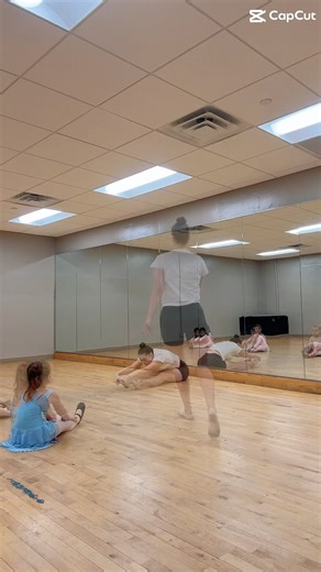 Off the green screen and into the studio… where the outfits are definitely less fun 😌🩰