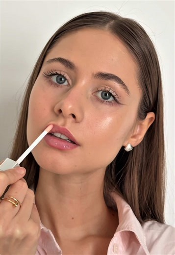 Spring makeup tutorial 🌸✨ Spring makeup is literally so fresh! Soft pastels, dewy skin, rosy cheeks, and that natural glow - it’s giving new beginnings energy. Epica Beauty shows you which spring trends work for YOUR features. Bloom szn activated 🔥 #makeuptok #makeuhacks #makeuptipsandtricks #makeupartist #makeupforbegginers Keywords: spring makeup tutorial, spring makeup trends 2025, fresh spring look, pastel makeup, dewy spring skin, spring beauty trends, soft spring makeup, natural spring g