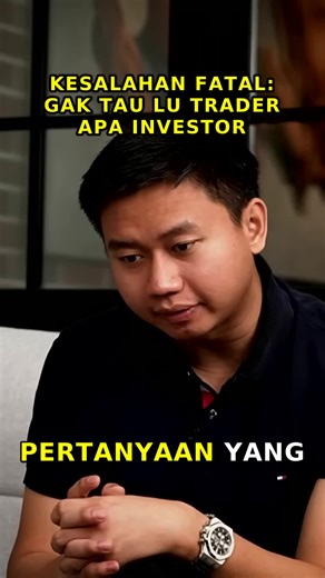Kesalahan TERBESAR Trader Pemula: GAK TAU LU TRADER APA INVESTOR! 😱 Ini yang bikin banyak orang bangkrut di saham! Target 1100, pas turun malah bilang 'kan valuasi masih murah, gue hold aja' - DENIAL! Lu gak mau ngaku salah! @emirparengkuan Anak Naga expose behavior toxic: rugi gede ditahan, untung tipis dijual. Retail takut pas timing tepat, berani pas timing salah! Breakout dengan flow bagus malah gak berani, udah naik 9% baru masuk terus jebol! 🤦‍♂️ Profesional punya plan, accept kekalahan,