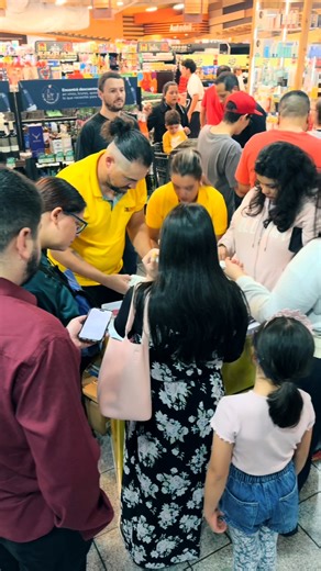 🍄💖 Así se vive la magia del álbum Panini. Entre sonrisas, repetidas sobre la mesa y álbumes que se van completando, los fans de Super Mario Bros y Hello Kitty llenaron el día de emoción y buenos momentos. Gracias por ser parte de esta fiebre que une a familias, amigos y coleccionistas de todas las edades. Estaremos anunciando las próximas fechas y lugares. | Panini Costa Rica