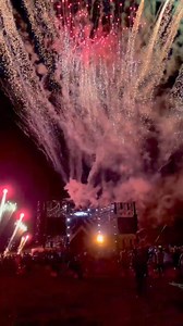 Why not take a trip to #BamianMountain in #Hunan Province this summer and experience a feast of passion and romance? Come appreciate the art of #nature! #TrendinginChina #TravelinChina | Xi's Moments