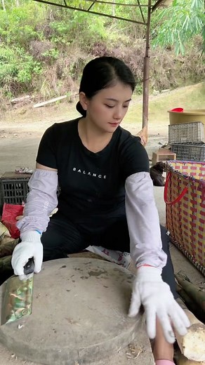 Amazing Skill in Cutting Bamboo with Precision