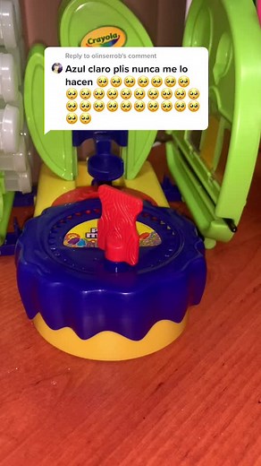 Explorando los Azules con Crayola y Paintmaker