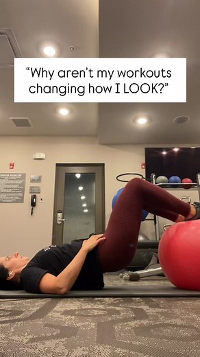 ➡️ DM me TRAINING to get the steps Shannon took to drop 7 pounds and stop worrying about what her body looked like at family events. Any time my client Shannon’s jeans started feeling snug, she would double down on cardio workouts. Little did she know that more cardio was the last thing she needed to do to zip her jeans with ease again and get a flatter stomach — especially as a 38-year old full time teacher mom with 2 young kids who already was a pretty active person! Instead, she started using