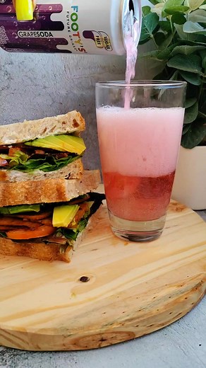 The best plantbased VLT with @theveganchef01 vacon This VLT sandwich is so easy and delicious. Made with smoky-maple ‘vacon’. BLT’s are such a yummy classic sandwich, I used to make them all the time before I went vegan because they were so easy to make and I loved the flavor combinations.That is why I’m so excited to share this plant based version with you! The vacon absorbs so much flavor and is spot on👌🏽.I just love the simplicity of the traditional ‘bacon’, lettuce and tomato flavors with 