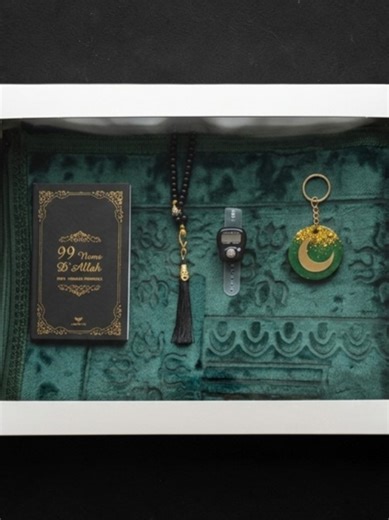 🌙 Pack Cadeau Islamique Personnalisé 🤍 Tapis de prière 70x110 cm personnalisable ✨ Tasbih Compteur digital dhikr 📿 Porte-clé résine fait main 5cm 🌙 🎁 Idéal Ramadan, Aïd, conversion, mariage 📩 Après commande, me contacter pour choisir la police d’écriture et le prénom. Stock limité ✨ #tapisdepriere #cadeauislamique #ramadan #aid #tasbih