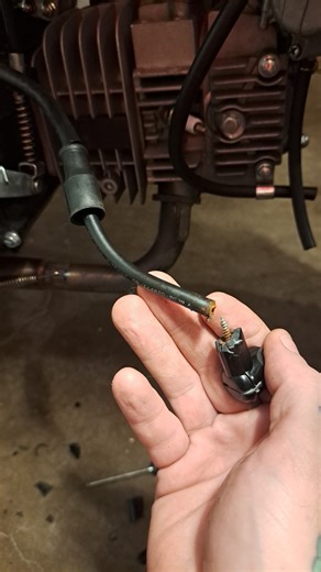 Vader X-Pro 125cc Owners | Wth...lmao...I'm so confused..This why is thier a screw inside the spark plug boot | Facebook