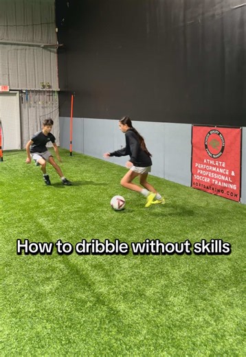 Not every player is naturally skillful, but mastering the ball allows you to manipulate it to confuse opponents. As shown in the video, toe taps, acceleration, and disguises can all be used as tools to deceive defenders. #SoccerSkills #FootballTraining #BallMastery #FootballDevelopment #SoccerCoaching