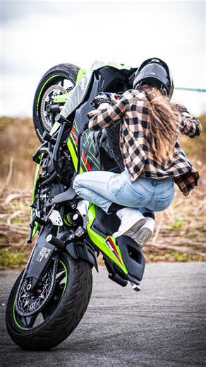 Circle 💪 #sport #moto #stunt | Sarah Lezito