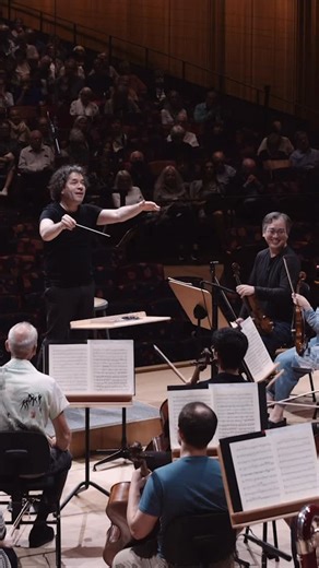 New York Philharmonic on Instagram: "“My most beautiful gesture!” 👐🏻 From a rehearsal with Gustavo Dudamel. Looking forward to more moments like this in the new year! — “My most beautiful gesture!” 👐🏻 De un ensayo con Gustavo Dudamel. ¡Esperamos más momentos así en el año nuevo!"