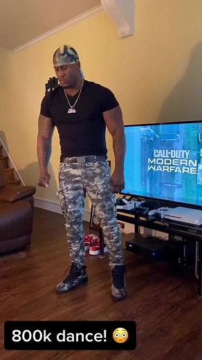 Tyrone the Dancer: 800k Dance Performance