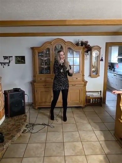 Hallelujah cover (Rufus Wainwright / shrek soundtrack) #karaoke #music # emotional #cover #singing