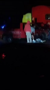 392K views · 1.7K reactions | DE ÚLTIMA HORA ESTAN REPORTANDO SOBRE 45 SUR Y ENTRADA A LA COMUNIDAD DE MONTORO UN ACCIDENTE ENTRE UN TRÁILER Y UNA CAMIONETA CON VARIAS PERSONAS LESIONADAS. SERVICIOS DE EMERGENCIA SE TRASLADAN AL LUGAR .... INFORMACIÓN EN DESARROLLO | KAOS Policiaco y Politico Ags | Facebook