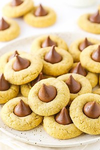 Classic Peanut Butter Blossoms - An Easy Peanut Butter Cookies Recipe!