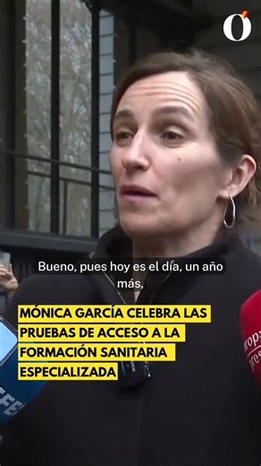 La Razón on Instagram: "La ministra de Sanidad, Mónica García, ha visitado este sábado al equipo responsable de la organización de las pruebas de #FSE y ha querido desear suerte y todo el ánimo a las miles de personas que hoy se presentan al examen. La nueva convocatoria MIR vuelve a ignorar la realidad del sistema sanitario español. 📉 La oferta no cubre las necesidades urgentes de especialistas 👩‍⚕️ Miles de médicos preparados se quedarán sin plaza 🏥 Atención Primaria al límite y urgencias