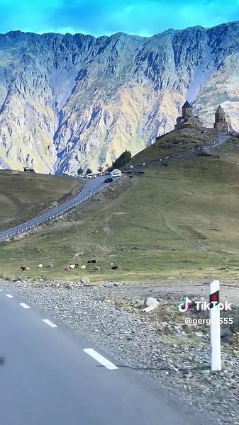 გერგეთის სამების შესანიშნავი ხედები