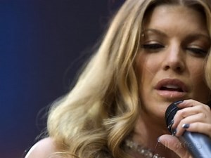 Fergie - Glamorous [live @ Concert for Diana 2007] HQ