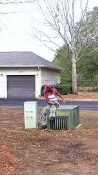 She’ll still up pole on a blind man 😂 #funny #ytshorts #funnyvideos #pranks #trolllife #viral