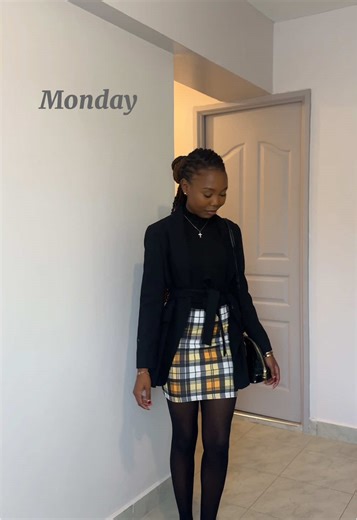 Stylish Short Skirt Outfit Ideas for Women