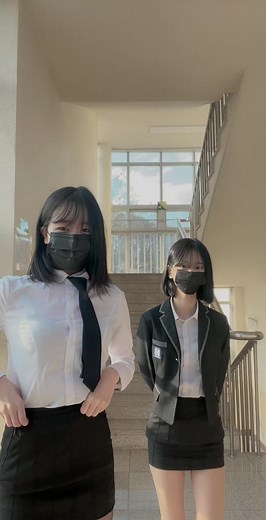저희가 학교 일진이라뇨.. 저희 학교에 일진은 따로 있어요🥶 저도 걔네 무서워서 눈 깔고 지나가는데..😵‍💫 #05 #06 #학교 #교복 #추천 #추천떠라 #추천추천추천추천추천추천추천추천추천추천