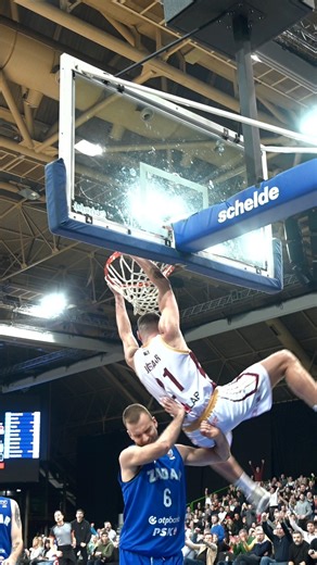 A night to remember! 🔥 Experience #courtcam vs Zadar ⚡️ Full video on our YouTube channel 🔗 https://youtu.be/GM_dC0y5YZE?feature=shared | KK BOSNA