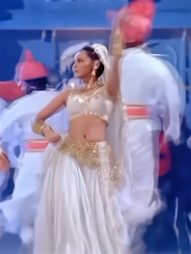 Her beauty drives me crazy.. 🤍💃// ......... #ranimukherjee #views #fypシ゚ #dance #Rani