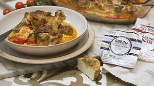 Have you ever included Benna ġbejniet in your recipes? 🤔 Why not try out this easy-to-prepare baked chicken dish which includes both our Ġbejna Moxxa and Ġbejna Sagħtar u Kosbor! Get the full recipe from our website https://www.benna.com.mt/recipes/baked-chicken-with-gbejniet/ | Benna (Malta Dairy Products Ltd.)