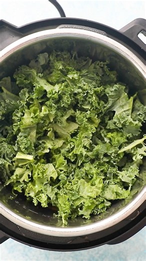 Easiest Way To Eat A Lot Of Kale 🥬 🍛