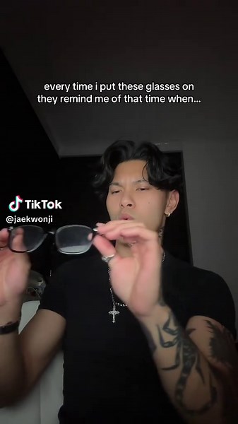 Discover Domo: Insights into Classy Women's Finger Tattoos