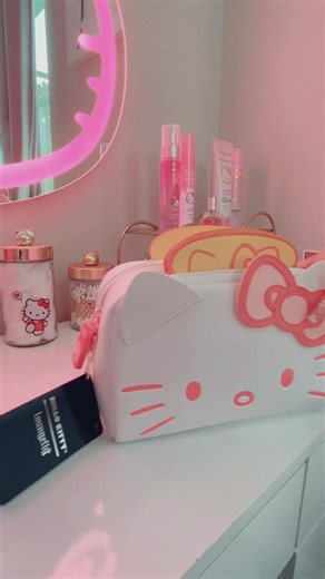 Hello Kitty Breakfast Toaster Crossbody Bag - Cute & Stylish!