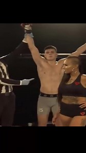 Cũng là Gái mà sao xa lánh thế ：)) anh chỉ thích gái đẹp (ID Video 7248889542873304346) #kickboxing #UFC #boxing #fight | High 79