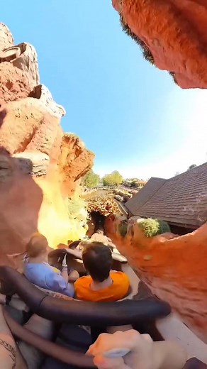 3.3K views · 26 reactions | I made the mistake of riding Splash Mountain one more time & I instantly regretted it.  #splashmountain #splashmountainride #disneyparks k #themeparks #fortheloveofthemeparks | For the Love of Theme Parks | Facebook