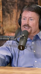 Dirty Mo Media on Instagram: "Who was the first to have a track bar adjuster? Andy Petree, of course. Hear the story and so much more when you listen to the full @dalejr Download podcast - it’s available on dirtymomedia.com or any podcasting platform."