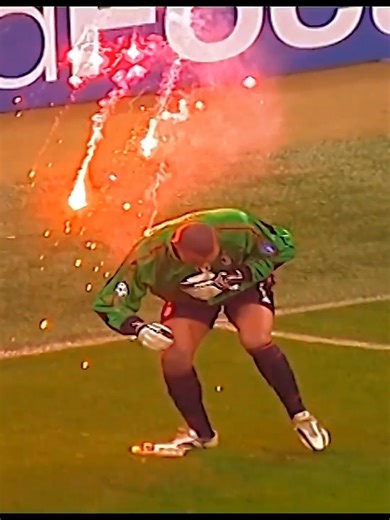 Beautiful moments in football 🤯#FootballMoments #BeautifulGame #FootballPassion #RespectInFootball #ViralFootball