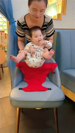 现在的妈妈真聪明，出门都不带餐椅了，准备一个便携餐椅带，普通的椅子秒变宝宝餐椅，太方便了。#宝宝餐椅带 #便携餐椅带 #餐椅带 #母婴好物 #母婴#宝宝#baby #宝宝 #cute