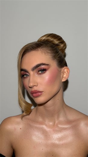 Valeria Aveta | 𝙼𝚊𝚔𝚎 𝚞𝚙 𝚊𝚛𝚝𝚒𝚜𝚝 | Baby Doll Look 🎀💖🎀💖 Prodotti usati: skincare @laqqua.it fondotinta @nablacosmetics occhi @nablacosmetics + @charlottetilbury +... | Instagram