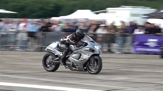 Suzuki Hayabusa reaches top speed within seconds