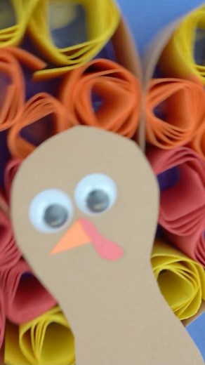 Introduce quilling to your kids!! #thanksgivingcrafts #turkeycraft #constructionpaper #craftsforkids #kidscrafts #finemotorfun | Construction Paper Crafts for Kids