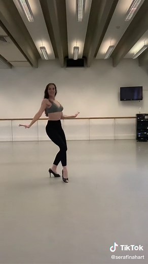 The intro to a classic bump and grind routine - one of my favourites ✨💕 #burlesque #burlesquedancer #performer #cabaretperformer #burlesquedanceclass #fyi #fyp #howtoburlesque #londonperformer #burlesqueclass #danceclasslondon #ehlersdanlosdancer #londondanceclasses #showgirllife #stockings #heels #heelsdance #showgirl #showgirldancers