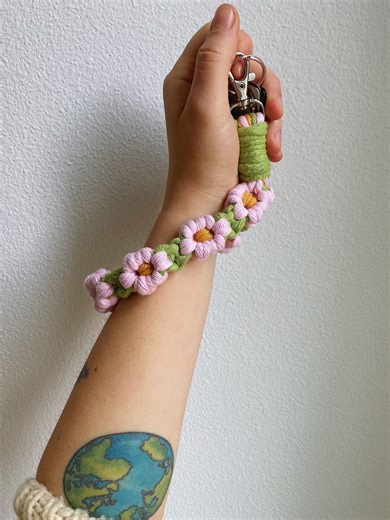 Macrame Wristlet / Flower Keychain / Long Keychain / Bag Charm /bridal Shower Gift / Mother's Day Gift / Keychain / Lenyard - Etsy